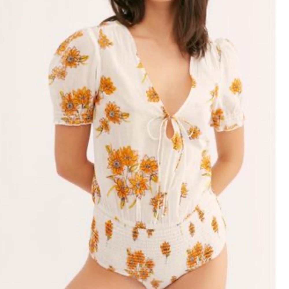 NWOT FREE PEOPLE the Road Printed Bodysuit Z15-8